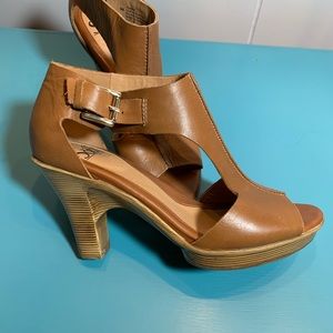Sofft brown leather heels